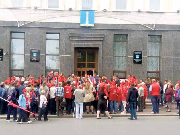 В Ульяновске 25 мая прошел митинг КПРФ, больше похожий на украинский майдан