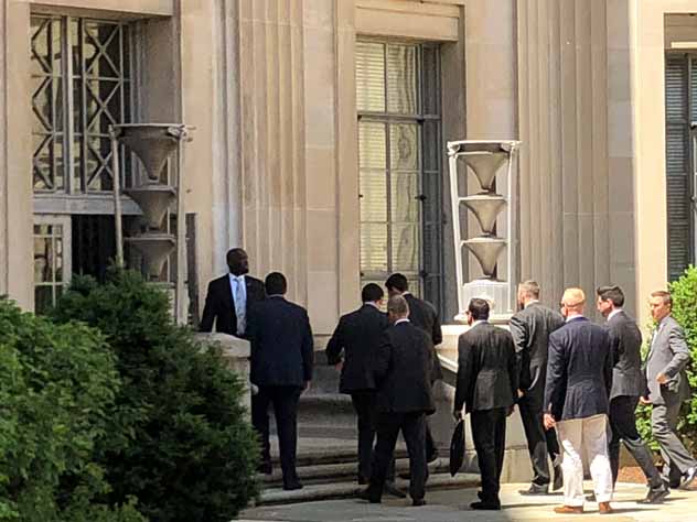 В Конгресс США пытается попасть расист и сторонник насилия