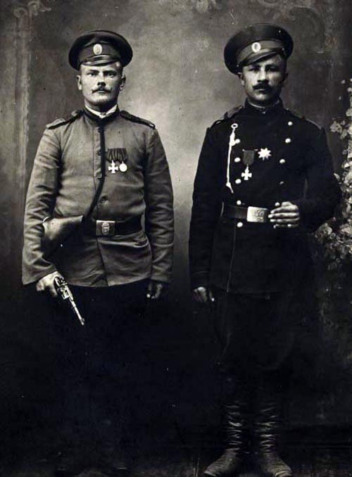 Георгиевские кавалеры с револьвером Наган, 1915 год. Источник: wikipedia.org