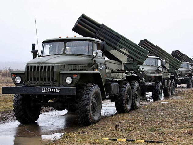 Дивизион российских РСЗО БМ-21 «Град» готовится дать залп по противнику. Источник: wikipedia.org