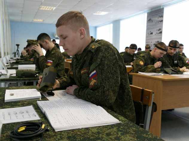 В Министерстве обороны разъяснили, какие плюсы ждут студентов от упразднения военных кафедр в вузах.