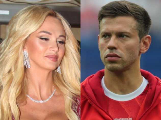 Футболист презентовал бывшей супруге футбольную майку