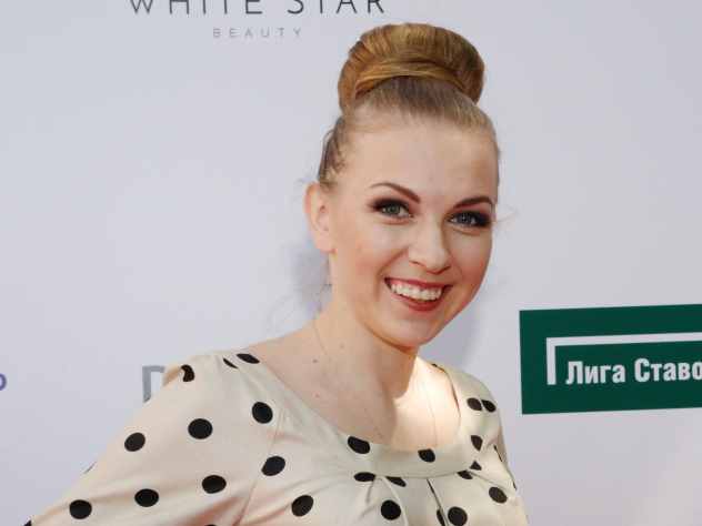 Бывший супруг пытался похитить дочь у звезды шоу «Голос» Светланы Феодуловой. У девочки тяжелое заболевание – синдром Дауна. Женщина рассказала подробности неприятного инцидента. Она встретилась с мужем в одном из кафе. Пока шел разговор неожиданно встали двое мужчин. Они схватили Светлану. Она поняла, что сейчас бывший муж попытается забрать у нее дочь, которая была в шоке от происходящего, однако ничего не могла сделать.