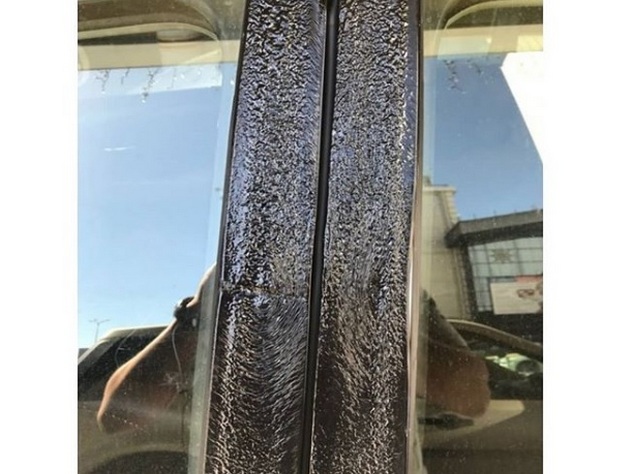 В соцсетях появилось фото расплавленной от солнечных лучей машины в Ростове