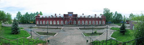 Вокзал станции Арзамас-1 был почти полностью разрушен взрывом. Так он выглядит сегодня. Фото: wikimedia.org