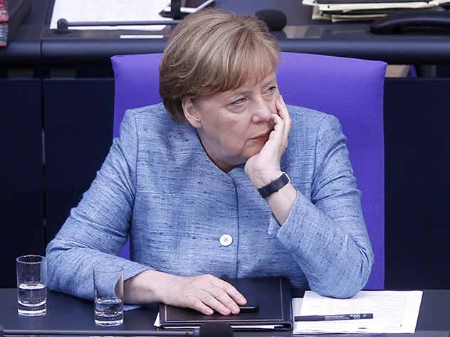 Выступая в Бундестаге, Ангела Меркель заявила, что исключение России из формата G8 было неизбежным.