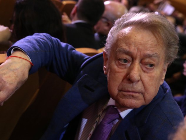 Прославленный поэт потерял сына