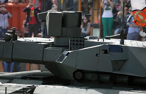 Отслеживающие противника радары с активной фазированной решеткой (АФАР) на башне танка Т-14. Источник: wikipedia.org