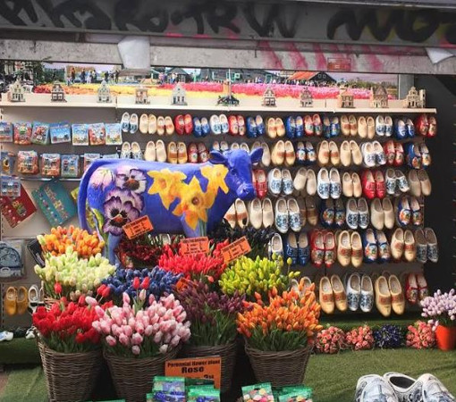 Из Амстердама надо вести сыр и тюльпаны