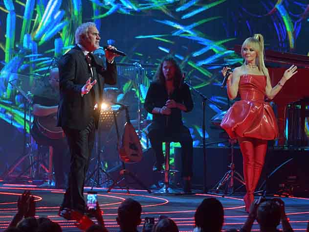 Меладзе прыгнул в воду с яхты