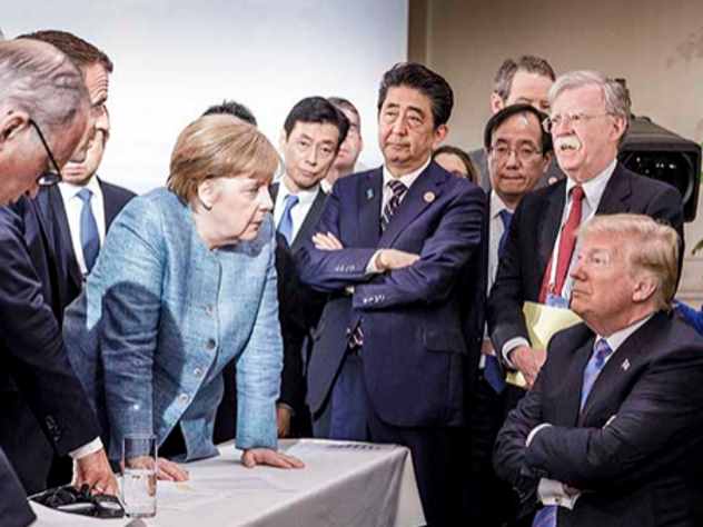 Президент США Дональд Трамп ответил всем недоброжелателям, прокомментировав ставшее вирусным в соцсетях фото с лидерами G7.