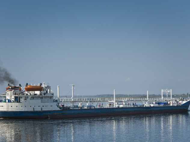 На Волге около Волгограда произошло столкновение баржи и катамарана. По предварительным данным, погибли десять человек, которые в этот момент находились на катамаране. В оперативном штабе ЧП сообщают, что спасатели уже завершили обследование катамарана. Среди погибших шесть женщин и четверо мужчин.