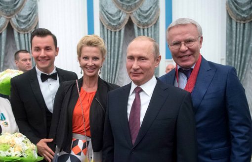 Вячеслав Манучаров стал заслуженным артистом Российской Федерации