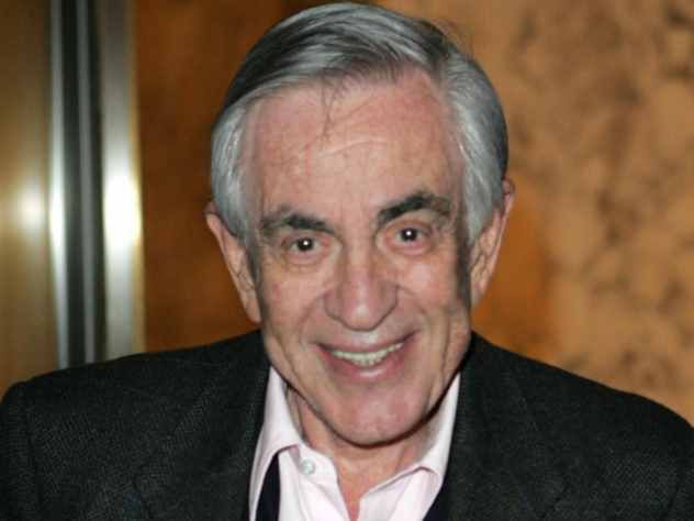 В США скончался известный кинопродюсер Мартин Брегман. По предварительным данным, у него произошло кровоизлияние в мозг. О смерти кинопродюсера сообщила его супруга. Кинодеятелю было 92 года.