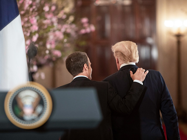 На вопросы о содержании его бесед с Трампом, Президент Франции ответил вольным пересказом фразы, приписываемой Отто фон Бисмарку