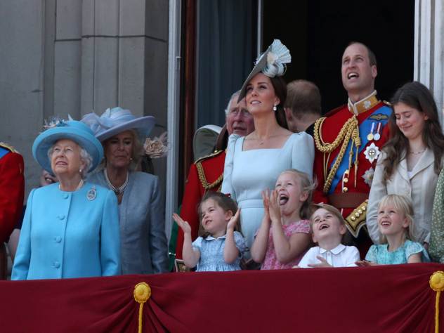 Кейт Миддлтон в шляпке на праздновании дня рождения королевы Елизаветы.