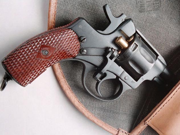 Классическая модель револьвера Наган 1895 года. Источник: wikipedia.org