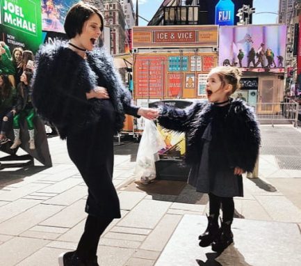 Каре плотно входят в моду 