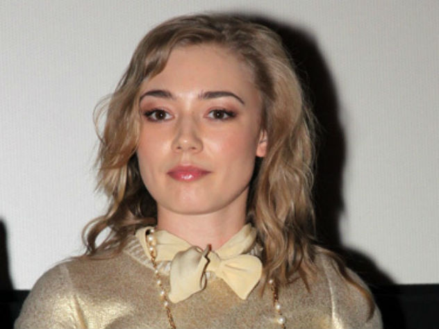 Звезда кино и многодетная мама вышла на красную дорожку в облегающем наряде