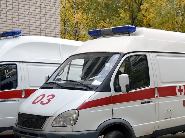Легковой автомобиль и грузовик столкнулись в Крыму. В ДТП погибли пять человек.