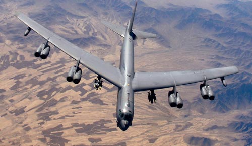 Американский стратегический бомбардировщик В-52 в небе над Афганистаном. Источник: wikipedia.org