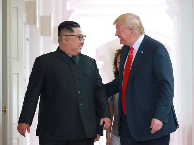Лидер США Дональд Трамп и глава КНДР Ким Чен Ын