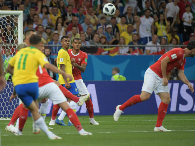 Гол Коутиньо открыл счет в матче на 20-й минуте