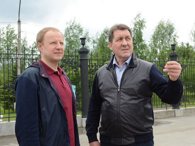 Виктор Томенко (слева) и Сергей Дугин во время объезда Барнаула.