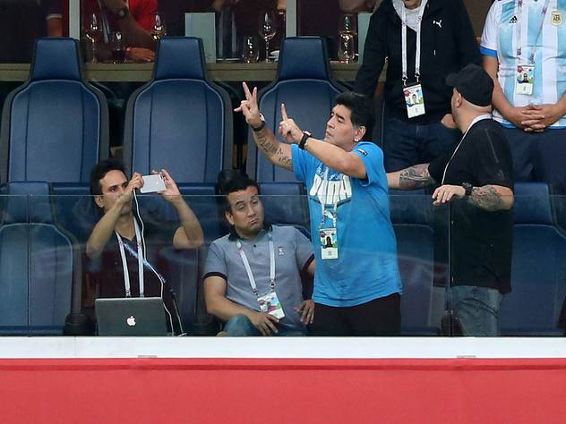 Диего Марадона на матче сборной Аргентины против Нигерии.