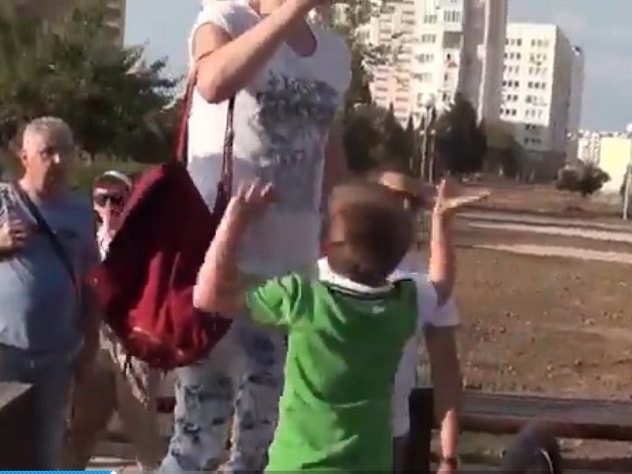 Мужчина напал на подростков на скейт-площадке