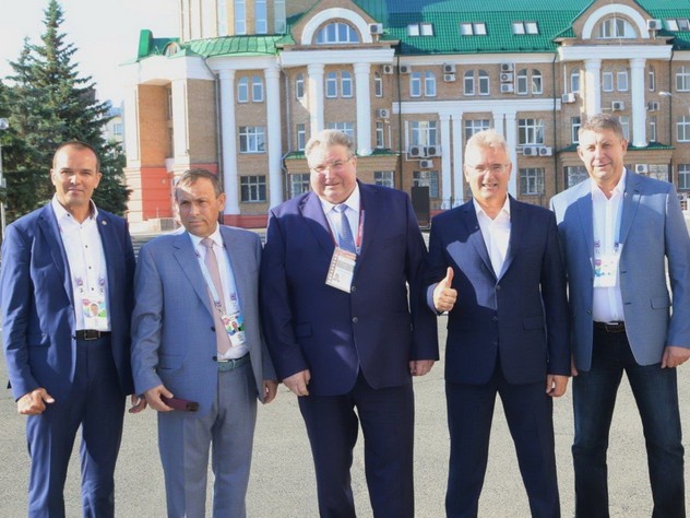 Губернаторы четырех российских субъектов федерации приехал в Саранск на матч Португалии и Ирана.
