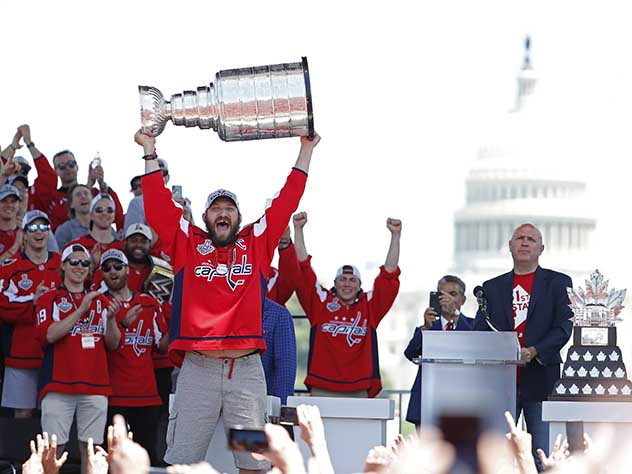 NHL: Washington Capitals-Stanley Cup Championship Parade В Вашингтоне прошел парад в честь победы местного клуба в Кубке Стэнли