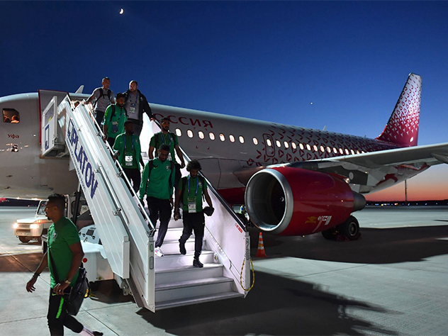 Несмотря на проблемы, возникшие в полете, самолет с членами футбольной команды КСА благополучно приземлился в аэропорту Ростова-на-Дону