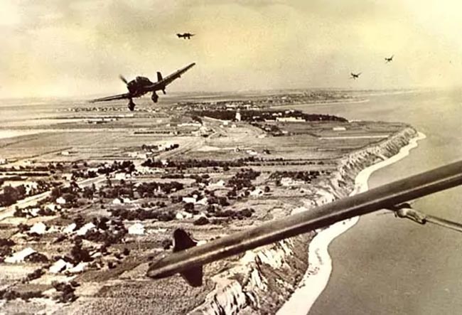 Налет-немецких-бомбардировщиков.-22-июня-1941-года