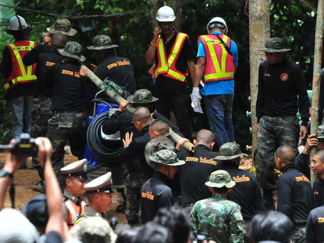 Запартых в тайской пещере детей ждет новая угроза