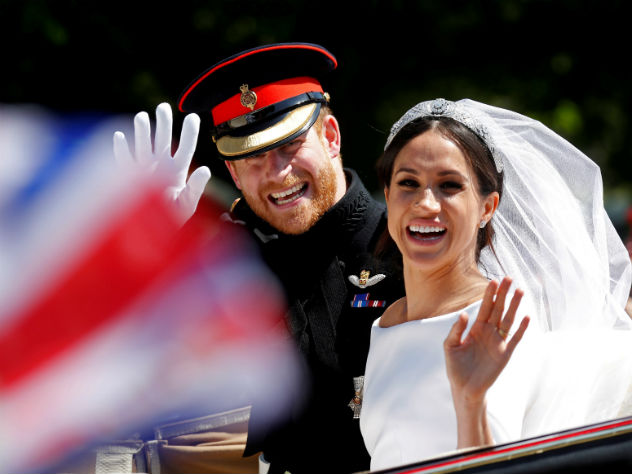 Герцогиня Сассекская предпочитает шляпки и туфли на шпильке