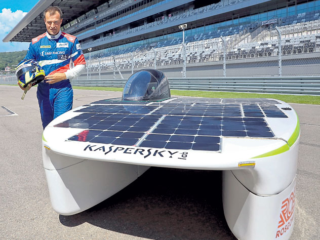 Студенты и аспиранты петербургского политеха разработали и сделали первый отечественный автомобиль на солнечных батареях, получивший название SOL