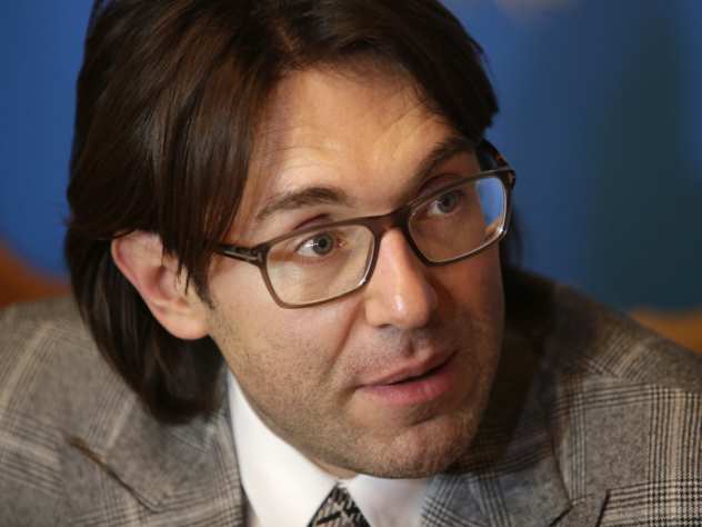 Телеведущий Андрей Малахов попытался выяснить подробности смерти Анастасии Тарасюк