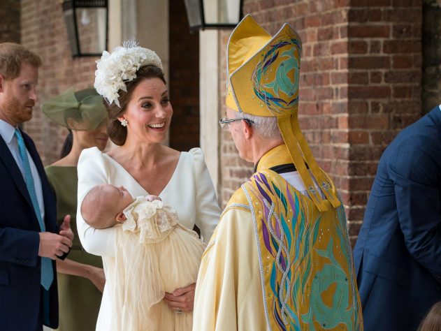 в Великобритании состоялось важное и радостное событие: крещение принца Луи, младшего сына Кейт Миддлтон и принца Уильяма.