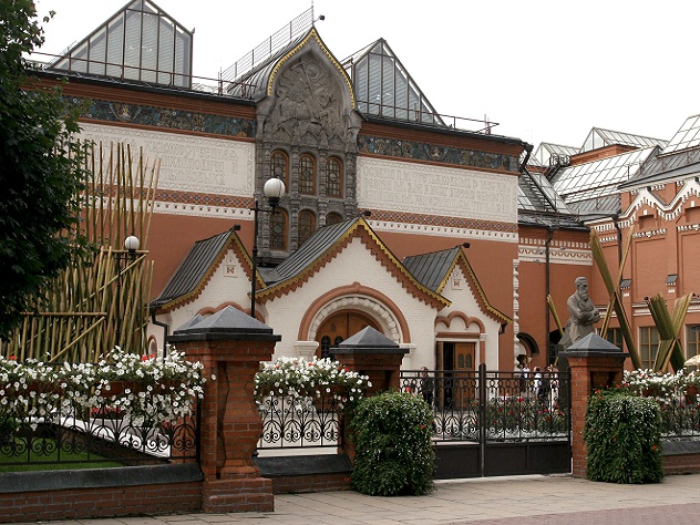 Третьяковка ведет борьбу с нелегальными экскурсиями,, а страдают посетители