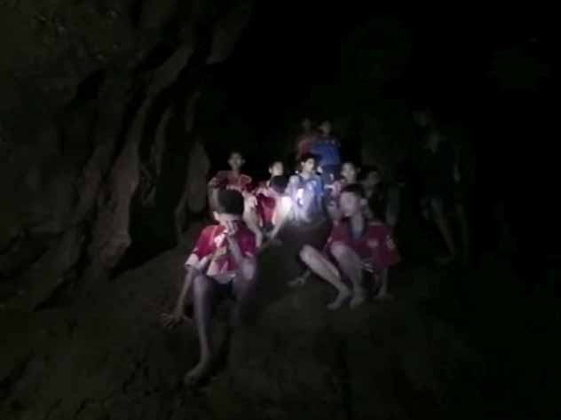 Илон Маск готов помочь в вызволении тайских школьников из пещеры
