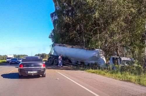 Первые минуты после аварии на трассе Челябинск - Аргаяш.