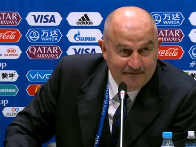 Главный тренер сборной России по футболу Станислав Черчесов ответил на вопросы журналистов на пресс-конференции