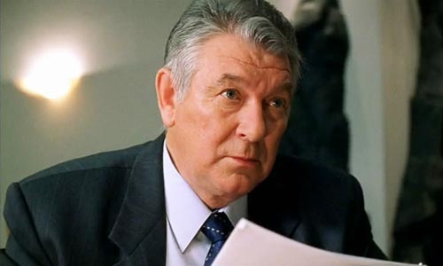 Александр Белявский в 70-летнем возрасте стал отцом и сыграл в сериале «Бригада» (2002 год). Кадр из фильма