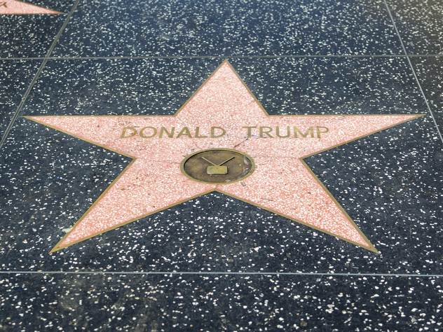 Американский комик справил нужду на звезду Трампа.