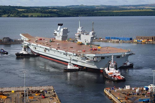 Компактный и сверхдорогой британский авианосец HMS Queen Elizabeth. Источник: wikipedia.org