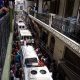Машины скорой помощи приехали за телами 11 погибших членов семьи в Индии
