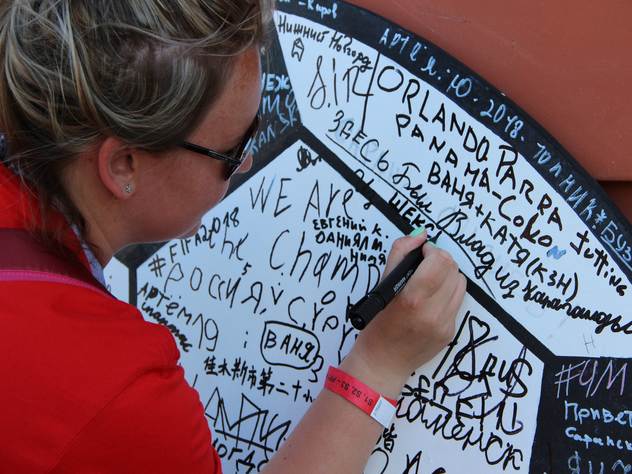 Вот как выглядят автограф-мячи в Саранске.