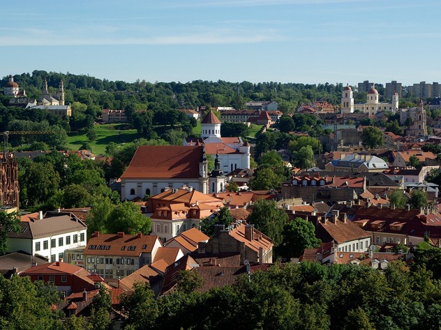 С 1 июля власти Вильнюса ввели туристический налог. Каждый турист будет обязан заплатить 1 евро в сутки