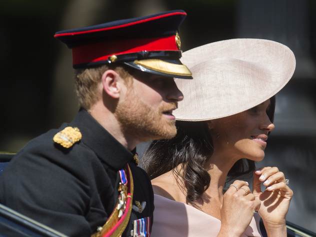 Принц Гарри очень любит читать.